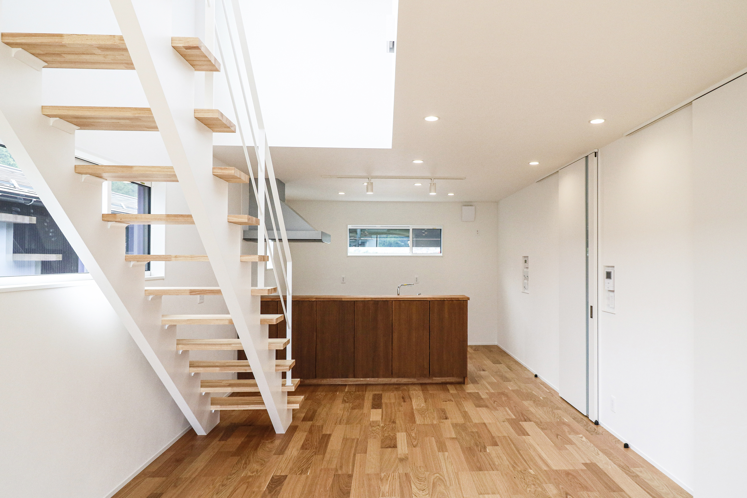 木質感が心地よいナチュラルモダンリビング 株式会社スマートホーム